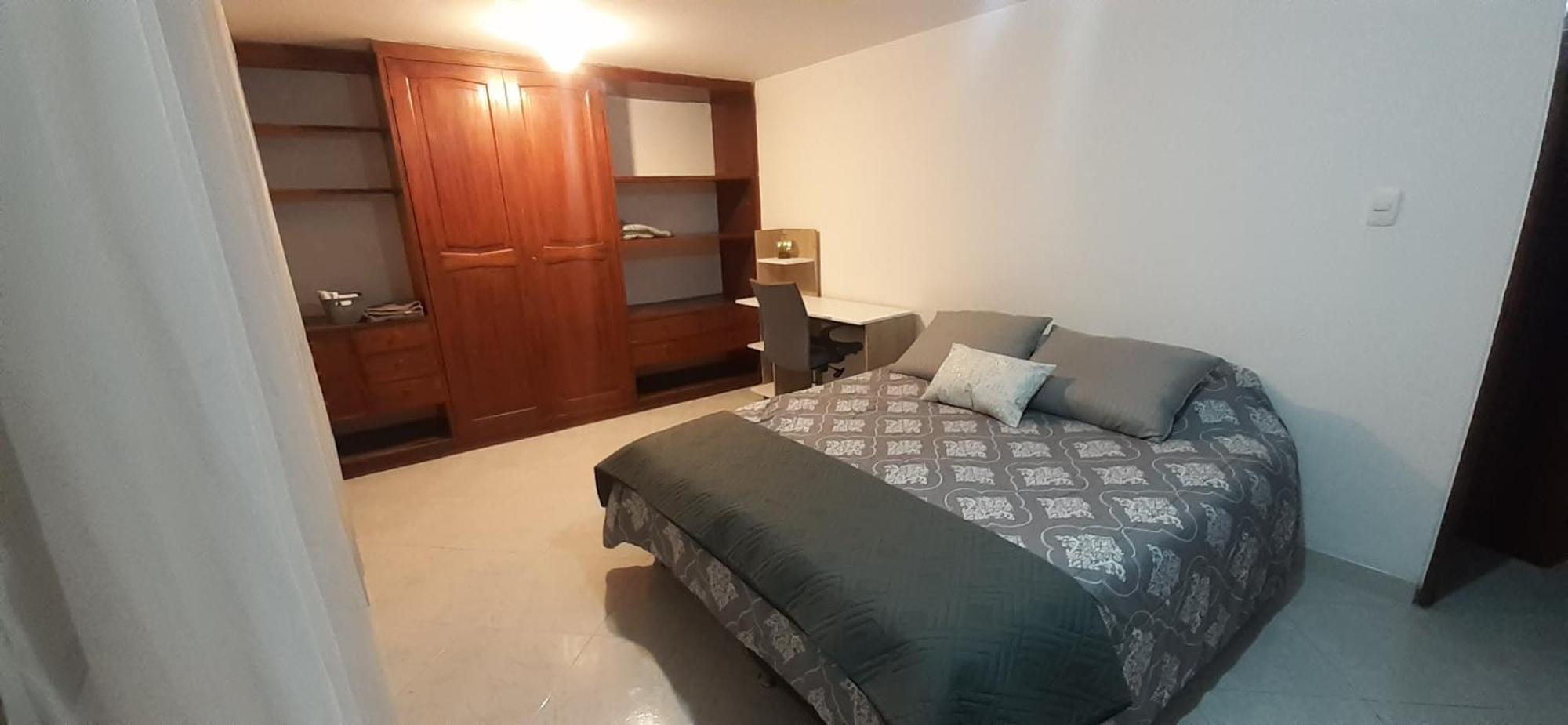 Habitación en casa particular Amueblada Chapinero Cerca A Universidades Y Vias Principales